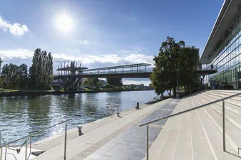 Teaser nachhaltigkeit-trifft-innovation-einsatz-von-solarpflastersteinen-in-der-autostadt