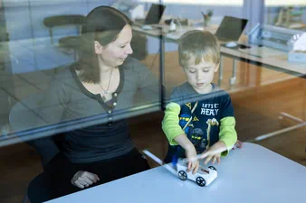 Teaser ei-nzigartige-lernerlebnisse-in-den-osterferien-ferienworkshop-programm-der-autostadt-fuer-kinder-und-jugendliche-vom-5.-bis-21.-april