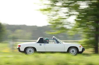 Teaser handverlesene-klassiker-und-prominente-fahrer-team-autostadt-geht-bei-der-hamburg-berlin-klassik-rallye-2025-an-den-start